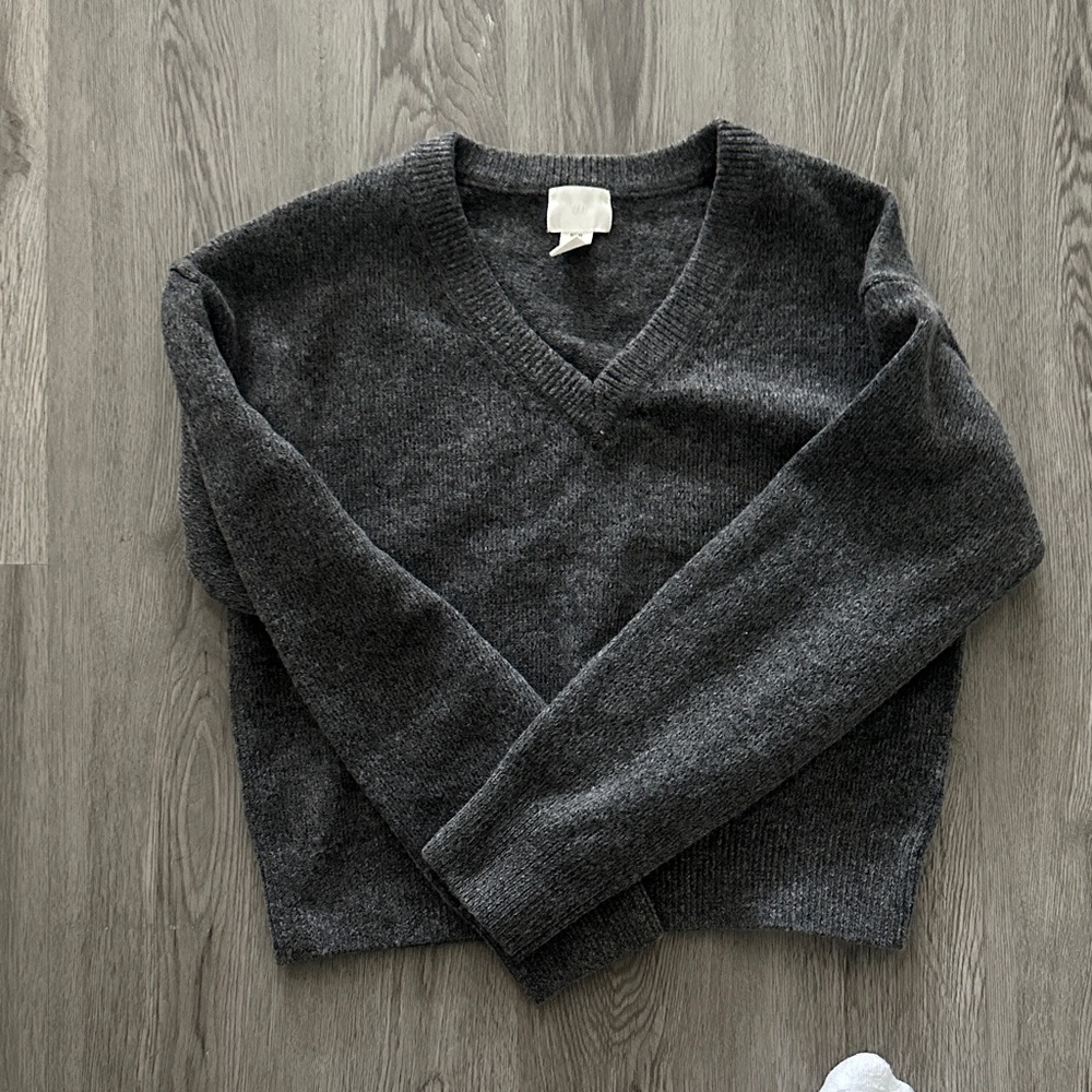 NWOT H&M Charcoal V-Neck Sweater